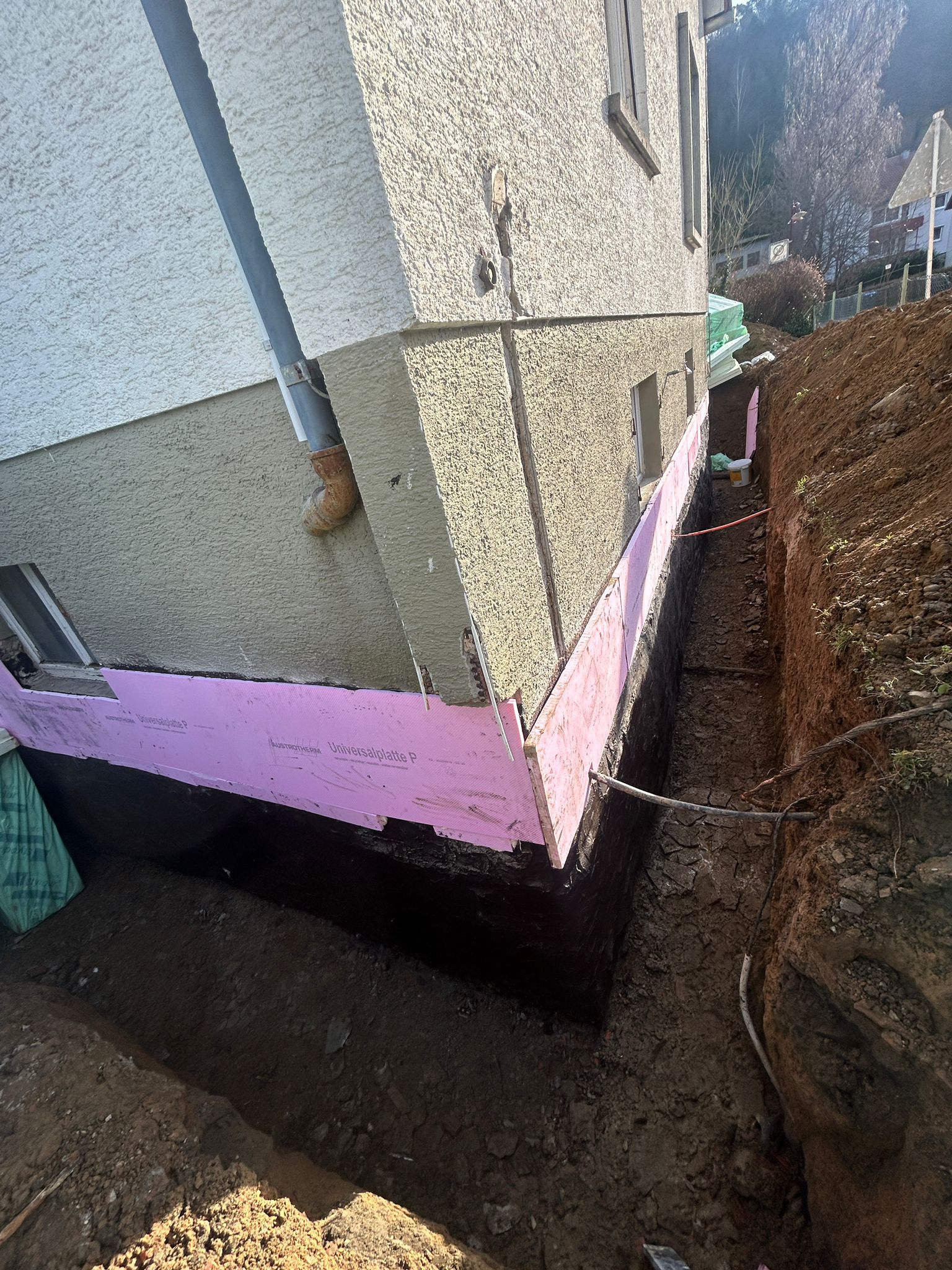 Kellerabdichtung Eckbereich Perimeterdämmung — Klimek GaLaBau Pforzheim