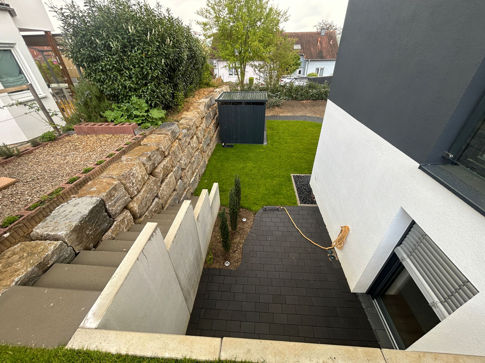 Pflaster kombiniert mit Rollrasen — Klimek GaLaBau Pforzheim