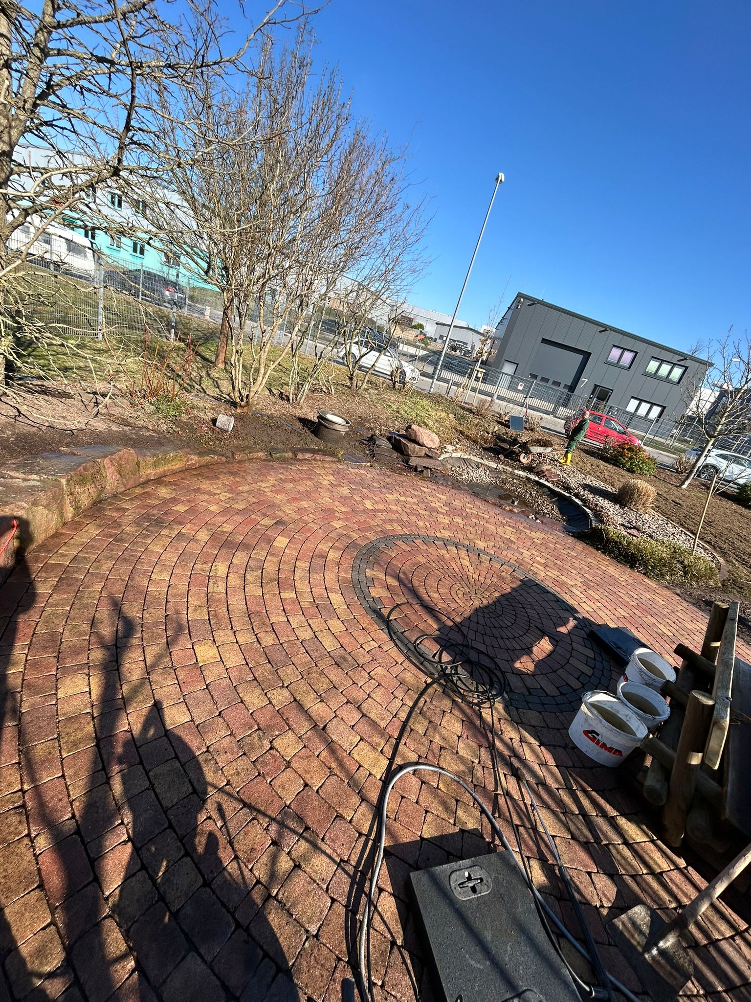 Kreispflaster vor der Reinigung — Klimek GaLaBau Pforzheim